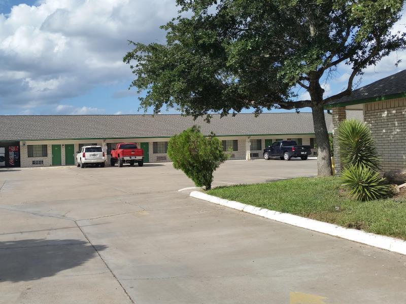 Garden Inn & Suites Hebbronville Bagian luar foto
