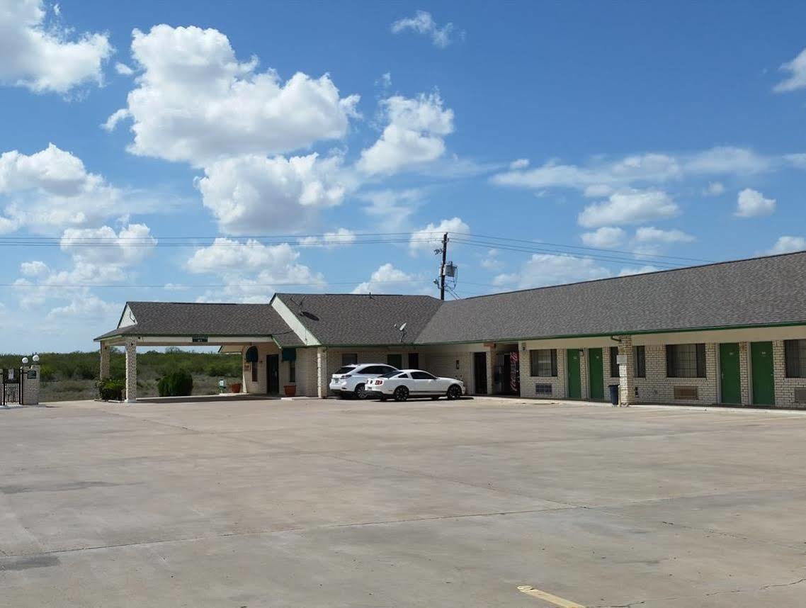 Garden Inn & Suites Hebbronville Bagian luar foto